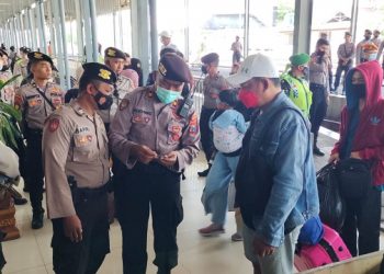 Antisipasi Kedatangan Aremania, Polisi Menyisir Stasiun Kediri