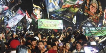 Puluhan ribu Sykhermania memadati GOR Jayabaya saat acara Kota Kediri Bersholawat. Foto: Ist