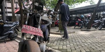 Salah satu kendaraan dinas yang sudah tidak berfungsi. Foto: Bacaini/Setiawan