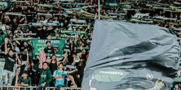 Dukungan Bonek Mania saat Persebaya berlaga. Foto: IG @officialpersebaya