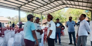 Warga yang menolak aktivasi TPST Desa Buluh, Bangkalan. Foto: Bacaini/Rusdi