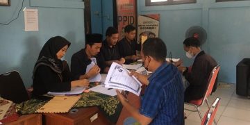 Pendaftaran Panwascam di Bawaslu Bangkalan. Foto: Bacaini/Rusdi