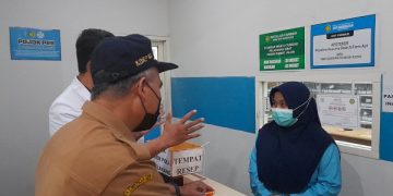 Sidak di salah satu apotek di Kabupaten Kediri. Foto: Bacaini/Novira