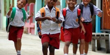 Anak SD berangkat sekolah. Foto: Pinterest
