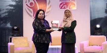 Peluncuran buku tenun ikat bertajuk 'Menjalin Harmoni Menjaga Tradisi'. Foto: Ist