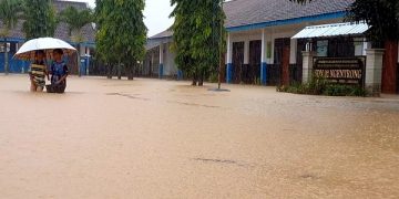 Kondisi banjir di SDN 2 Ngentrong, Kecamatan Campurdarat, Tulungagung. Foto; Bacaini/Setiawan