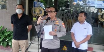 Kadiv Humas Polri, Irien Pol Dedi Prasetyo saat konferensi pers di Mapolres Malang. Foto: Bacaini/A.Ulul