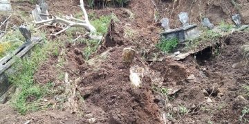 Kondisi TPU yang rusak akibat bencana tanah longsor. Foto: Pemdes Ngrejo