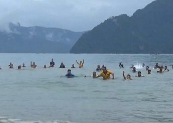 Semarak HUT TNI ke-77 di Pantai Mutiara Trenggalek