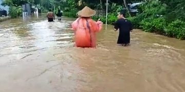 Ketinggian air banjir di Kecamatan/Kabupaten Trenggalek. Foto: Bacaini/Aby