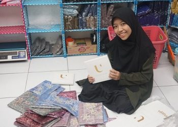 Kreatif, Mahasiswi Unair Asal Kediri Berinovasi di Bidang Fesyen Hijab
