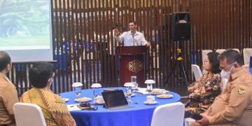 Wali Kota Kediri saat memberikan motivasi BUMD. Foto: Ist