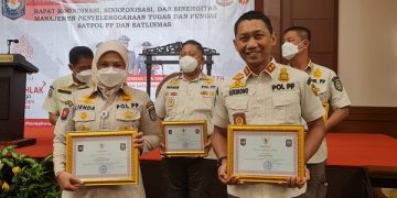 Penghargaan yang diterima Satpol PP Kota Kediri. Foto: Ist