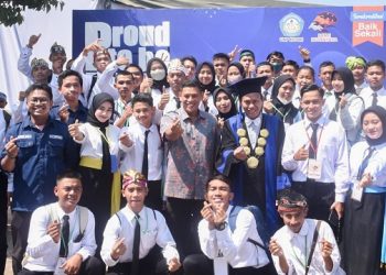 Kukuhkan Maba UNP, Wali Kota Kediri Berbagi Tips Sukses