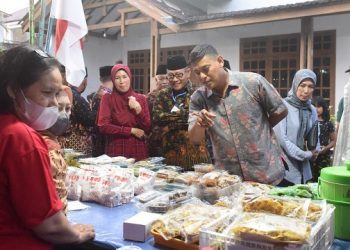 Gerakkan Ekonomi, Wali Kota Kediri Buka Bazar UMKM di Tosaren