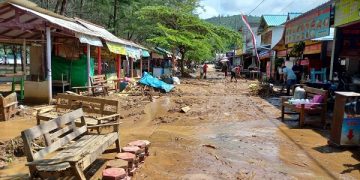 Kondisi Pantai Gemah Tulungagung setelah diterjang banjir. Foto: Bacaini/Setiawan