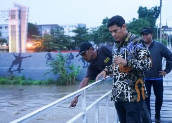 Debit Air Sungai Brantas Tinggi, Wali Kota Kediri Tutup Jembatan Lama