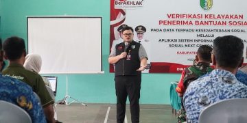 Mas Dhito saat meninjau pelaksanaan verifikasi dan validasi data terpadu. Foto: Ist