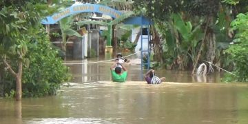 Banjir di permukiman warga di Trenggalek. Foto: Bacaini/Aby