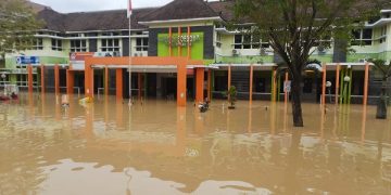 Kondisi banjir di RSUD dr. Soedomo Trenggalek. Foto: Bacaini/Aby