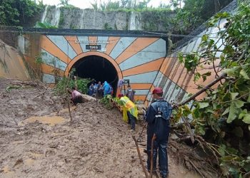 Jalur Longsor, Kereta Api Memutar Lewat Mojokerto