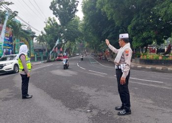 Polisi di Nganjuk Dinas Pakai Baju Muslim