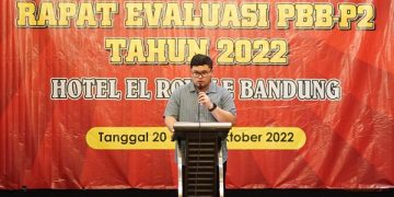 Mas Dhito saat rapat evaluasi PBB-P2. Foto: Ist