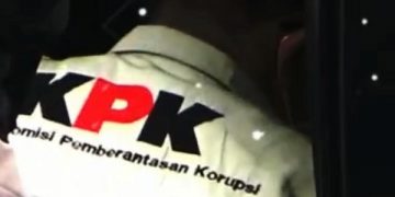 Tim penyidik KPK di Bangkalan. Foto: Bacaini/Rusdi