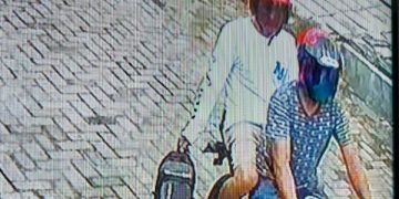 Pelaku bom bondet terekam kamera CCTV. Foto: tangkapan layar