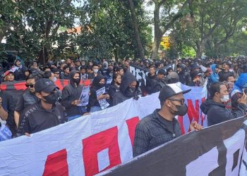 Aremania Tuntut Kejati Kembalikan Berkas Perkara Tragedi Kanjuruhan