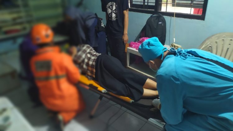 Mahasiswi di Kediri Jatuh Tertimpa Dahan Pohon