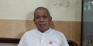 Ketua KONI Kota Kediri, Kwin Atmoko saat ditemui di ruang kerjanya. Foto: Bacaini/Novira