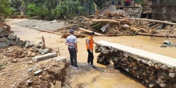 Kondisi jembatan putus di Kecamatan Munjungan, Kabupaten Trenggalek. Foto: Bacaini/Aby