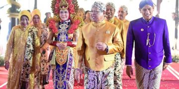 Walikota Kediri, Abdullah Abu Bakar saat hadir dalam upacara peringatan hari jadi Tulungagung. Foto: Ist
