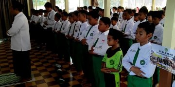 Siswa Madrasah Ibtidaiyah Al-Falah salah gaib di sekolah. Foto: Bacaini/AK.Jatmiko