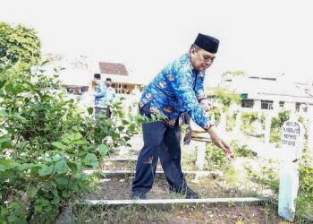 Jelang Puncak HUT Korpri ke-51, ASN Kota Kediri Tabur Bunga di TMP