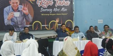 Wali Kota Kediri, Abdullah Abu Bakar saat Kopi Tahu di Kantor Kelurahan Burengan. Foto: Ist