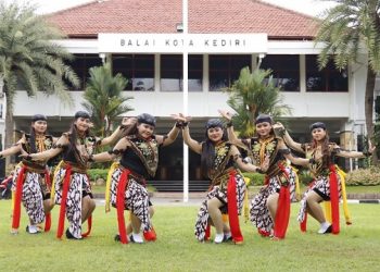 Salah satu seni tari yang tampil dalam Balaikota Performance Art. Foto: Ist