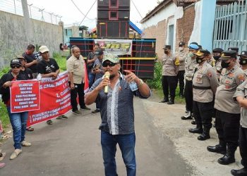 Aksi demo di PT Afi Farma Kediri. Foto: Bacaini/AK.Jatmiko