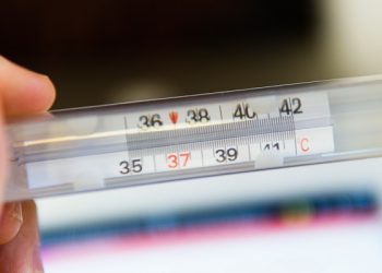 Cara Mengatasi Demam, Jangan Buru-buru Minum Paracetamol