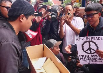 Kasus Belum Tuntas, 500 Aremania Surati Presiden Jokowi