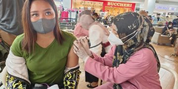 Vaksinasi Covid 19 gratis di mall Kota Kediri. Foto: Ist