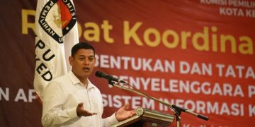 Wali Kota Kediri, Abdullah Abu Bakar saat hadir dalam Rapat Koordinasi dan Sosialisasi Pembentukan dan Tata Kerja Badan Adhoc Penyelenggara Pemilihan Umum Aplikasi Sistem Informasi KPU dan Badan Adhoc (SIAKBA). Foto: Ist