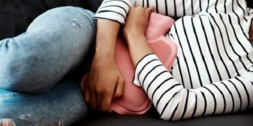 Ilustrasi perempuan nyeri haid. Foto: Unsplash