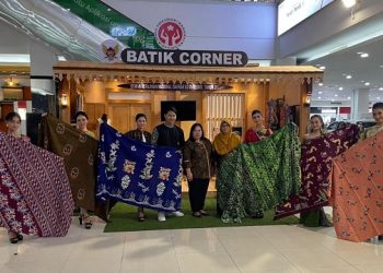 Peringati Hari Batik, Pengrajin Kota Kediri Unjuk Gigi Dalam Batik Corner