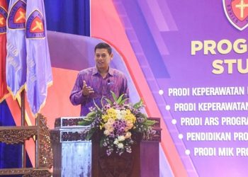 Wali Kota Kediri, Abdullah Abu Bakar pada acara wisuda di di Insumo Kediri Convention Centre. Foto: Ist