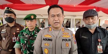 Kapolres Kediri, AKBP Agung ditemui usai apel gelar pasukan. Foto: Bacaini