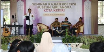 Kepala Disbudparpora Kota Kediri dalam Seminar Kajian Koleksi Museum Airlangga. Foto: Ist