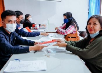 Penyaluran bansos bagi penerima susulan Kartu Keluarga Sejahtera. Foto: Ist