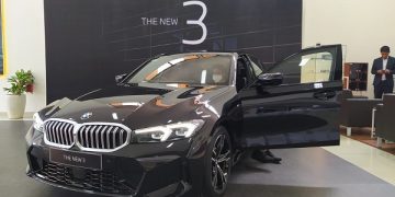 Mobil BMW Astra series ketiga terbaru hadir Kota Malang. Foto: Bacaini/A.Ulul